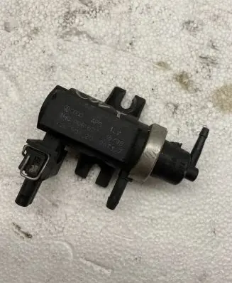 Volkswagen Golf V Turbo solenoid valve 1H0906627