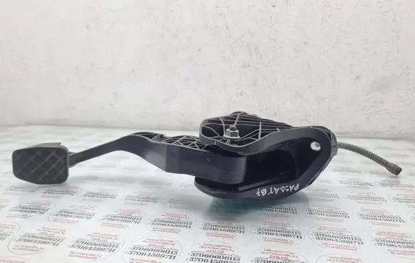 Volkswagen PASSAT B7 Clutch master cylinder 3C2721059BJ