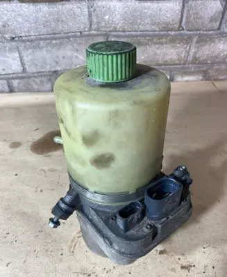Volkswagen Polo V 6R Power steering pump 6R0423156B