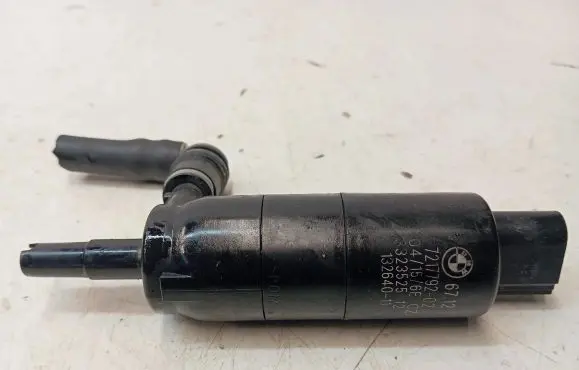 BMW 5 F10 F11 Headlight washer pump 7217792