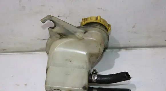 Ford Focus Power steering fluid tank/reservoir XS513R700AA