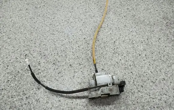 Fiat Bravo Front door lock 51827955