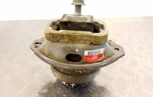 Land Rover Discovery 3 - LR3 Engine mount bracket KKB500441G