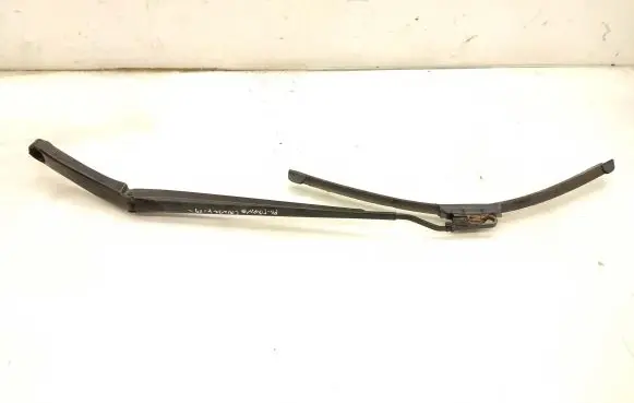 Chrysler Town u0026 Country V Windshield/front glass wiper blade 24030777