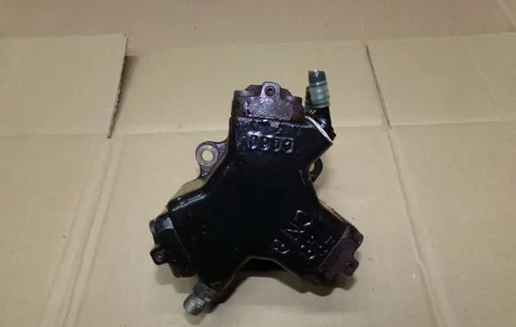 Mercedes-Benz A W168 Fuel injection high pressure pump 0445010008