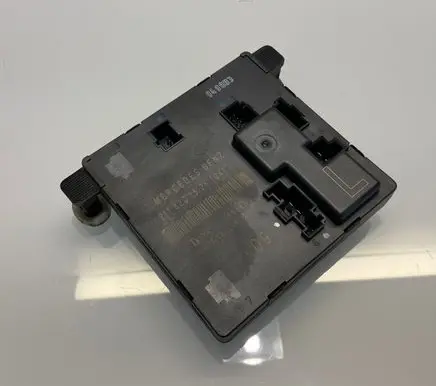 Mercedes-Benz E W211 Door control unit/module 2118201526 A2118201526