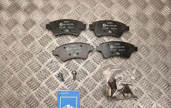 Renault Megane II Brake pads (rear) 13046038152