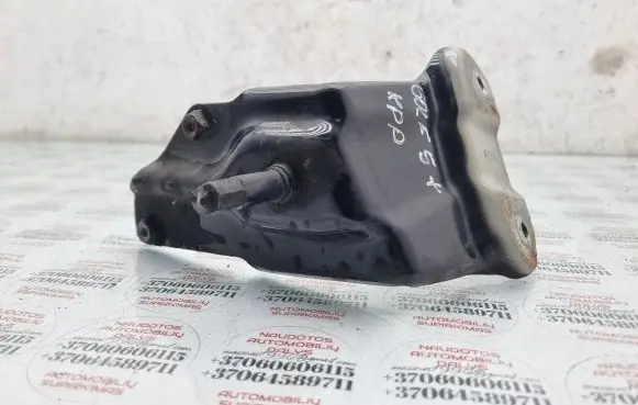 Volkswagen Golf Plus Fender mounting bracket 5M0821135