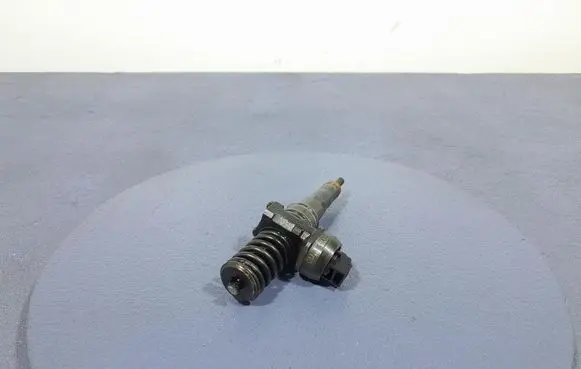 Volkswagen PASSAT B6 Fuel injector 038130073BQ