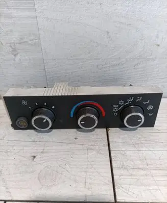 GMC Savana Air conditioner control unit module 84793086
