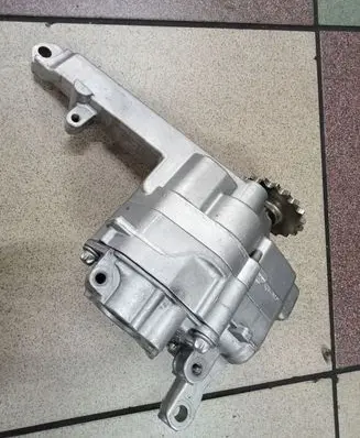 Mercedes-Benz E W212 Oil pump 6421810901