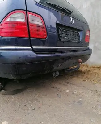 Mercedes-Benz E W210 Tailgate trim Lakier366