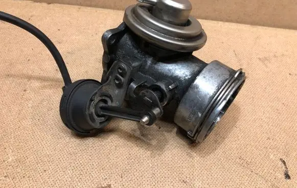 Audi A3 S3 8L EGR valve 038129637L 038131501T