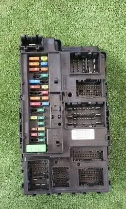 Ford Explorer VI Fuse box set LU5T-15604-KAAT