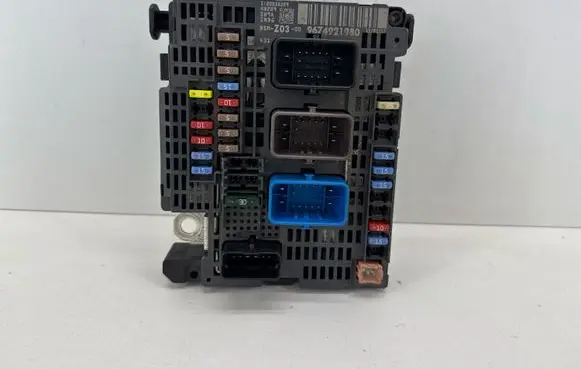Peugeot 508 RXH Fuse module 9674921980