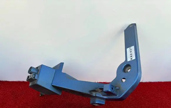 Volvo XC40 Fender mounting bracket 31469373