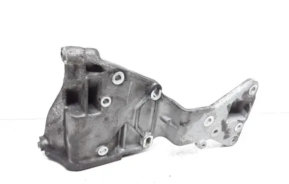 Volvo XC70 Generator/alternator bracket 30731516