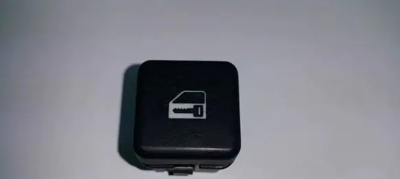BMW 5 E39 Central locking switch button 8360828