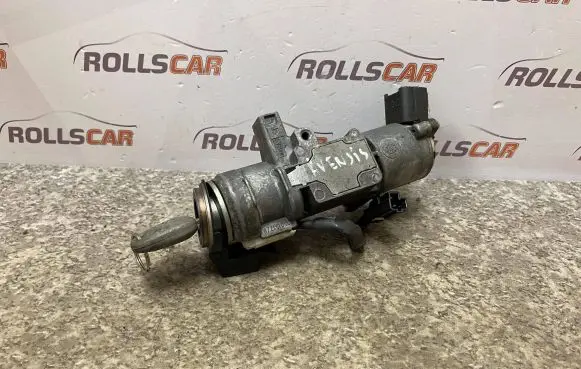 Toyota Avensis T250 Ignition lock 450200504 05015178 736661A