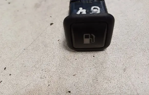 Volkswagen Golf IV Fuel tank opening switch 3B0959833A