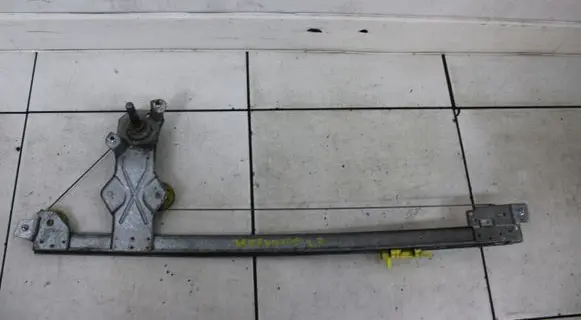 Opel Vivaro Front door window regulator with motor 