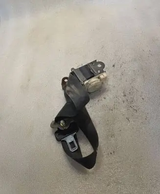Rear seatbelt