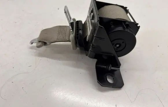 Chrysler Pacifica Middle seatbelt (rear) P6EB02PD2AD 6361238