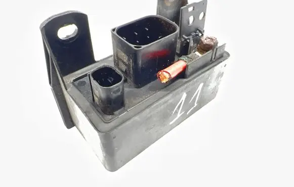 Mercedes-Benz E W211 Glow plug pre-heat relay 0285454032