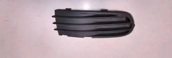 Volvo V50 Front bumper lower grill 30657010
