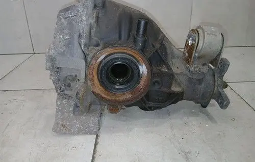 Mercedes-Benz C W205 Rear differential/diff mount bracket A2053500124