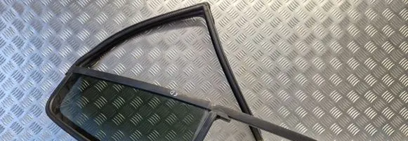 Ford Explorer Rear vent window glass U5766B56RJ
