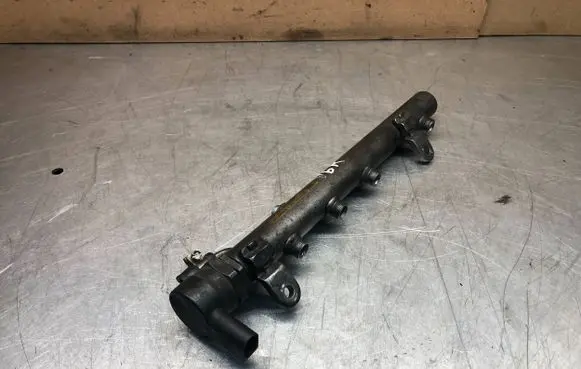 Mercedes-Benz E W211 Fuel main line pipe A6420700495 07180008801