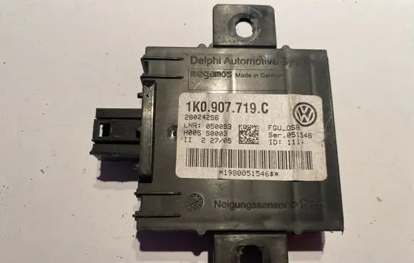 Audi A3 S3 8P Alarm control unit/module 1K0907719C