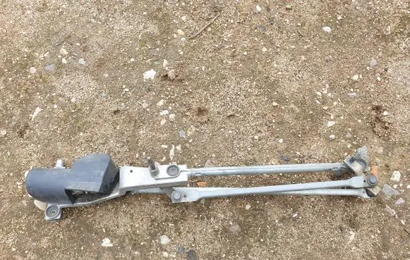 Ford Focus Front wiper linkage and motor 3390591165