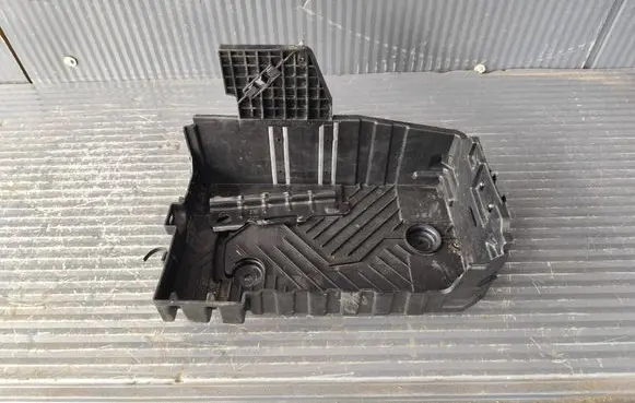 Peugeot 2008 II Battery box tray 9823533180