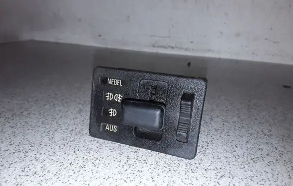 BMW 5 E28 Fog light switch 1369946