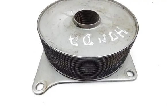 Honda CR-V Oil filter mounting bracket