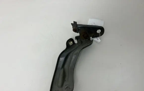 Renault Talisman Fender mounting bracket 620422370R