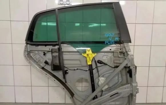 Volkswagen Golf Plus Sliding door window/glass 