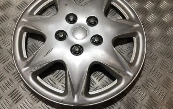 Toyota Corolla E90 R15 wheel hub/cap/trim 1piece 86218497
