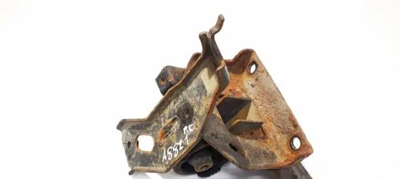 Toyota Urban Cruiser (XP110) Engine mount bracket