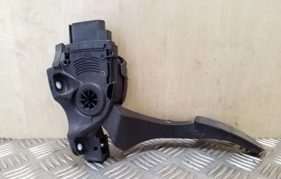 Volvo XC60 Accelerator throttle pedal 31329059 6PV010834