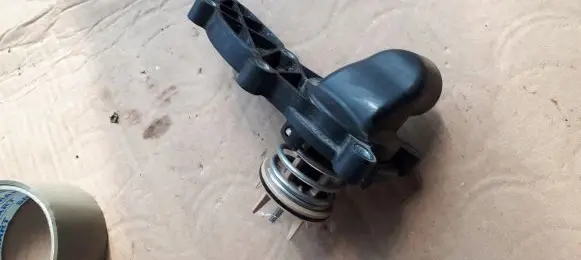 Audi Q5 SQ5 Thermostat/thermostat housing 06E121111AL