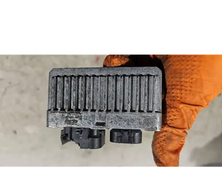 Opel Insignia A Glow plug pre-heat relay 5574293 0522122601