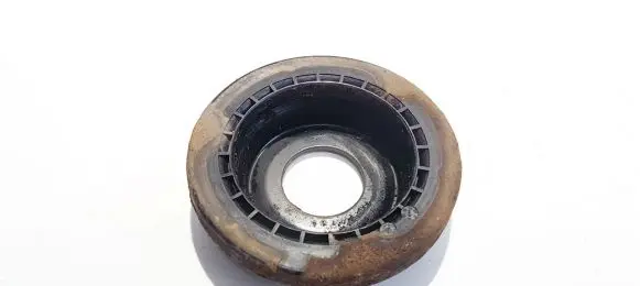 Ford Mondeo Mk III Coil spring mount 