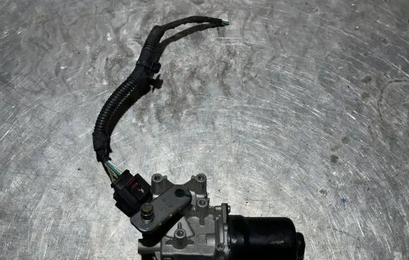 Peugeot 208 Wiper motor 9824784980