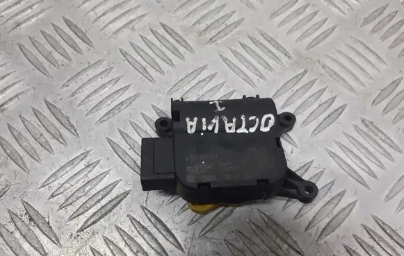 Skoda Octavia Mk1 (1U) Central body control module 1J1907511E