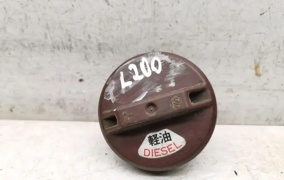 Mitsubishi L200 Fuel tank filler cap 