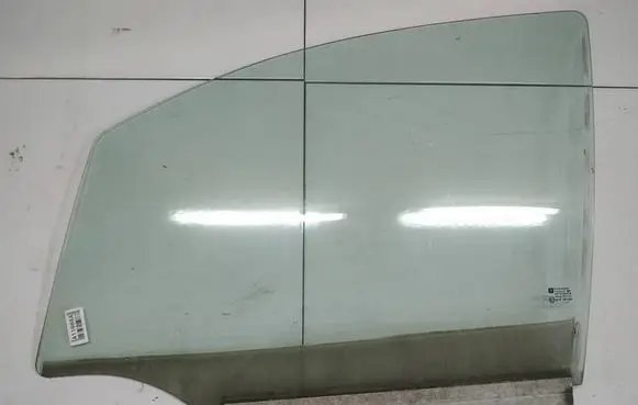 Opel Zafira A Front door window glass four-door as2
