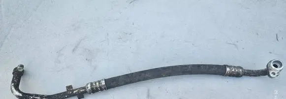 Land Rover Freelander Air conditioning (A/C) pipe/hose JUF000180